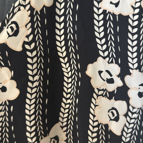 Express black floral short sleeve blouse top - Picture 2 of 4